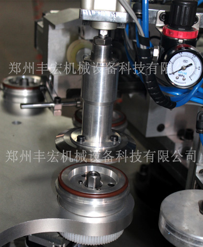 百葉輪成型機(jī)打膠機(jī)頭