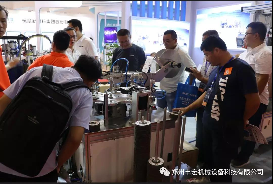 揭標(biāo)機(jī)產(chǎn)品現(xiàn)場(chǎng)